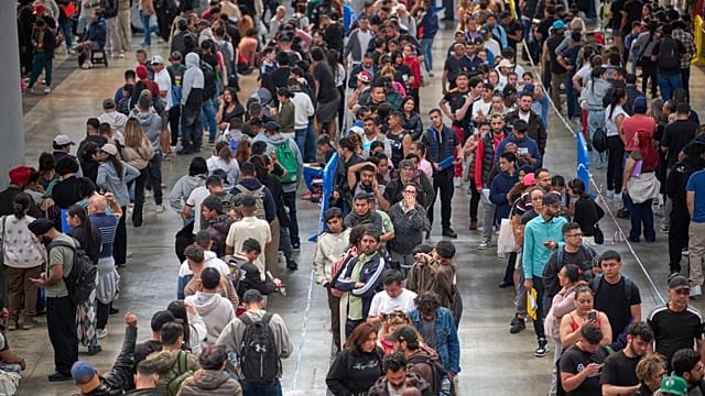 Over one million undocumented migrants apply for residency in Spain