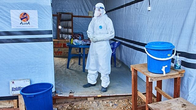 Canada imposes temporary Ebola travel ban