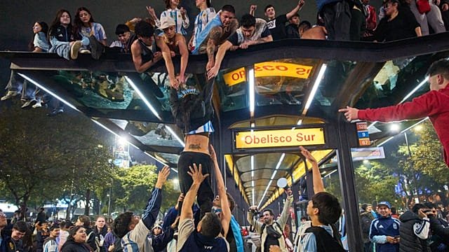 Argentina erupts after late win over England to reach World Cup final