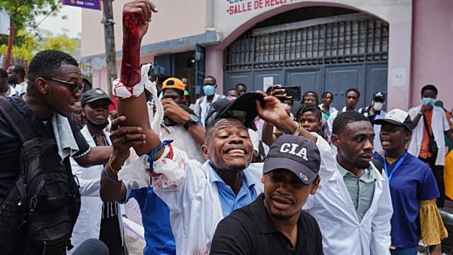 Haitian medical students demand relocation of teaching hospital in capital