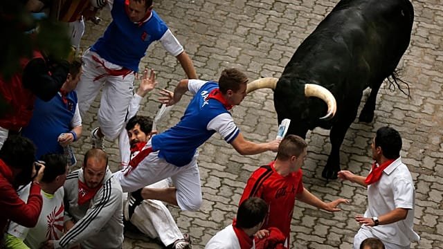 Spain: Nine injured in fourth San Fermín bull run in Pamplona