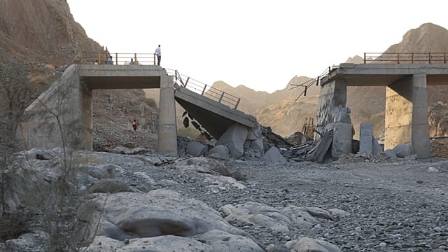US and Iran pause strikes for third night to prioritise peace talks