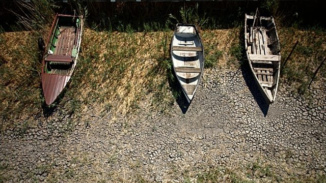 Hungary’s lakes and rivers hit record lows as severe drought deepens