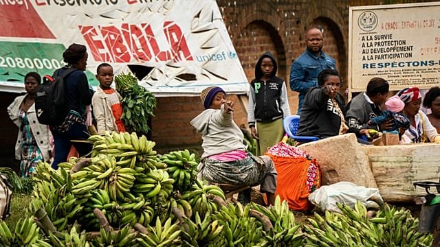 Youth caravan steps up Ebola awareness amid attacks on response teams