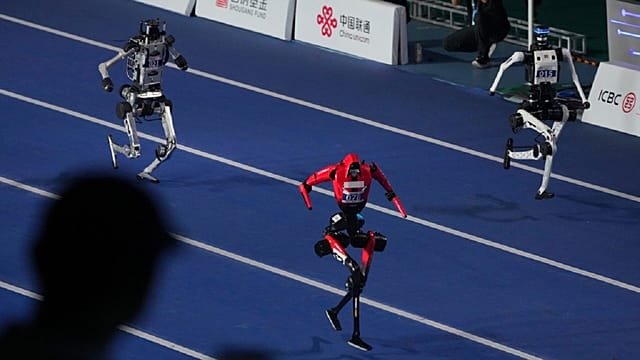 Technology: crowds flock to Beijing for robot games