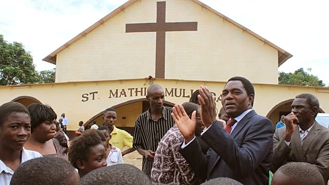 Zambia’s President Hichilema rallies students ahead of Thursday’s election