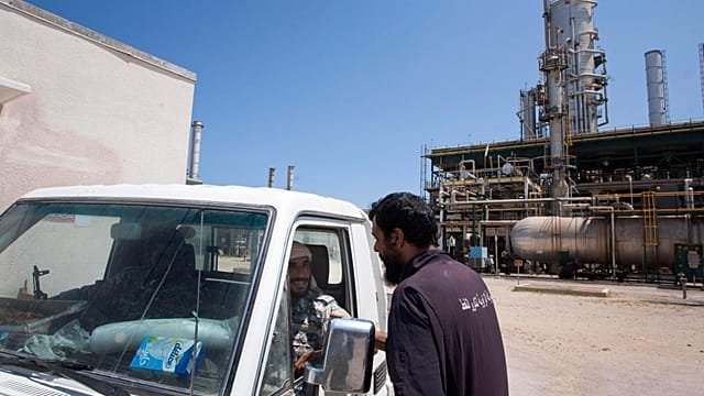 Fire breaks out after attack on major Libyan refinery