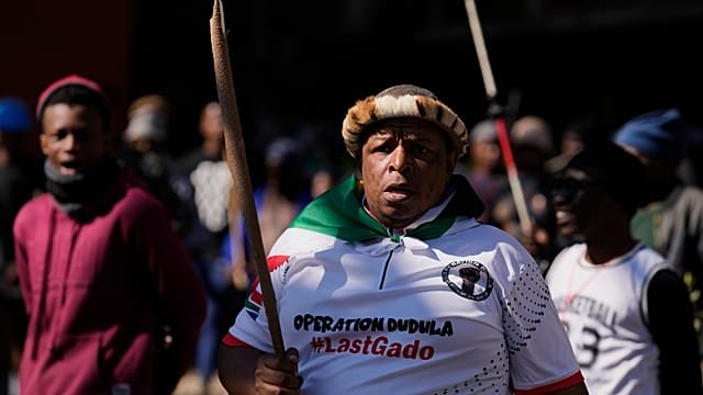 South Africa seeks reimbursement from African countries for migrant repatriations