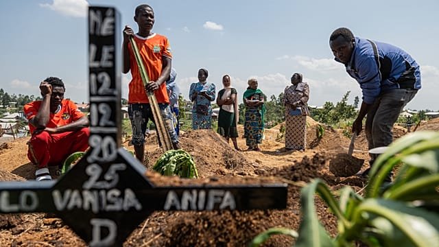 More than 300 children have died from Ebola since start of DRC outbreak