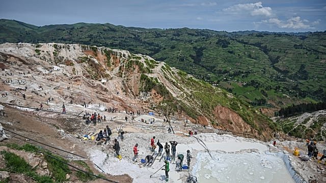 Central African Republic shuts Zamboye gold mine after deadly collapse